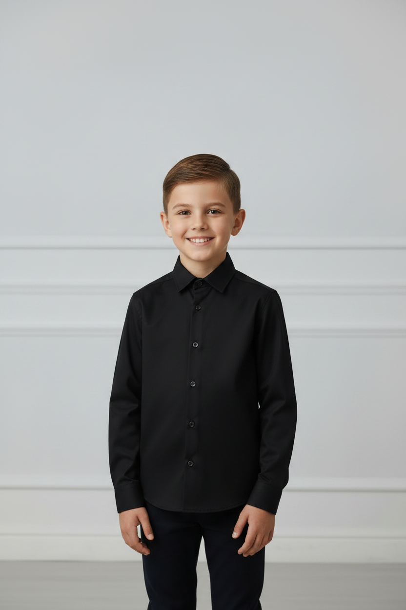 Garçon portant la chemise habillée Taïno noire